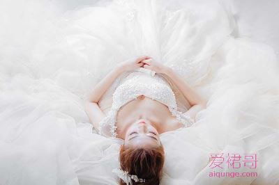 二婚能穿白婚纱吗 二婚穿什么婚纱